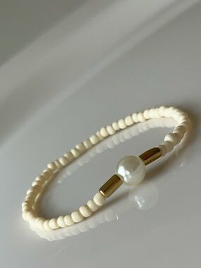 Cream Beaded Stretch Bracelet with Pearl Accent